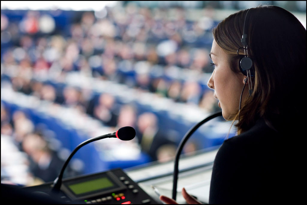 Simultane Tercüme: Dünyanın Dil Engellerini Anında Kaldırmak